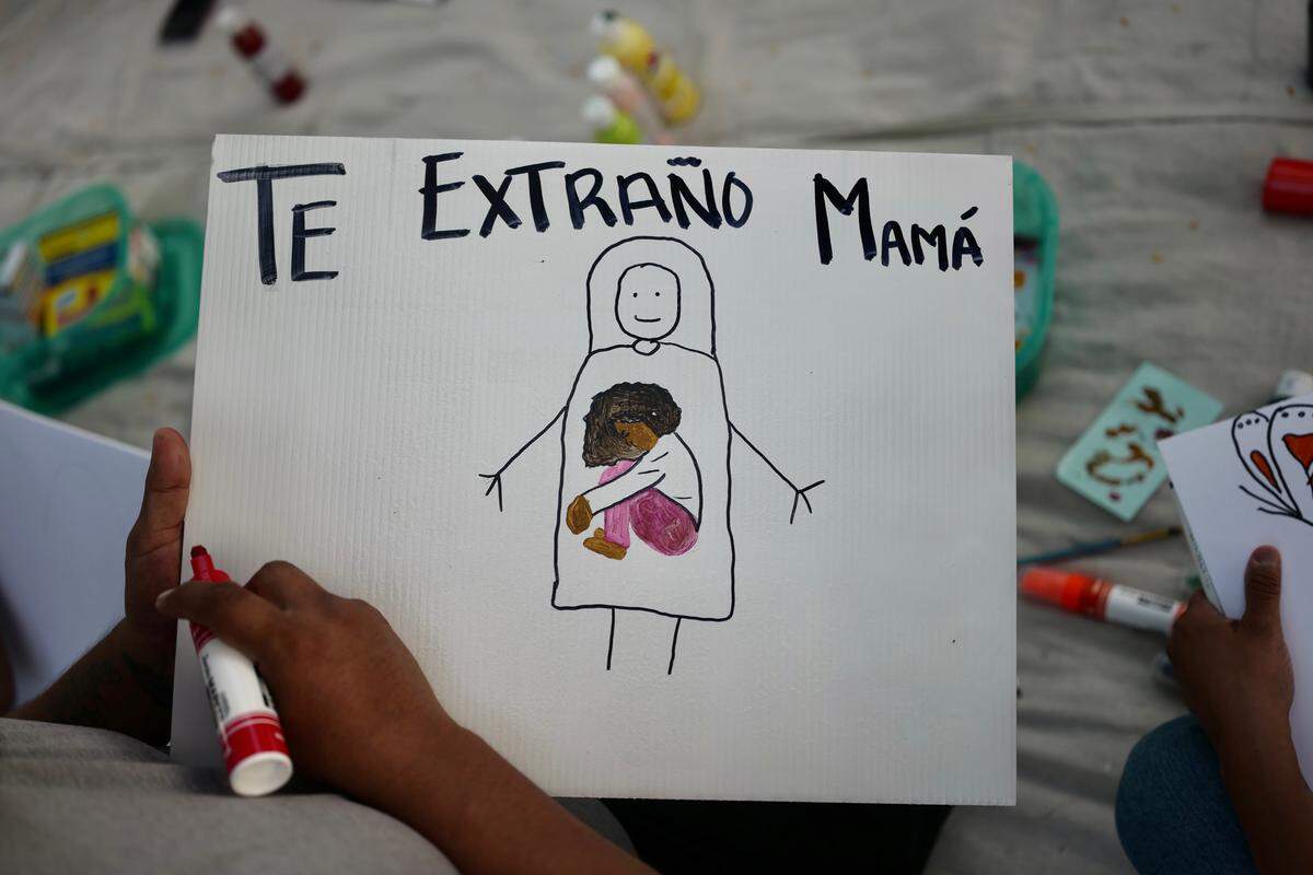 Unidos Immokalee hosted an art night for children amid deportations on Nov. 23.
