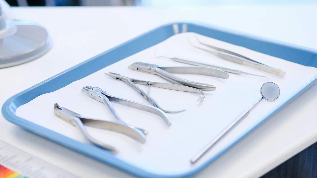 Two siblings are accused of practicing dentistry without a license in Orlando, Florida.
