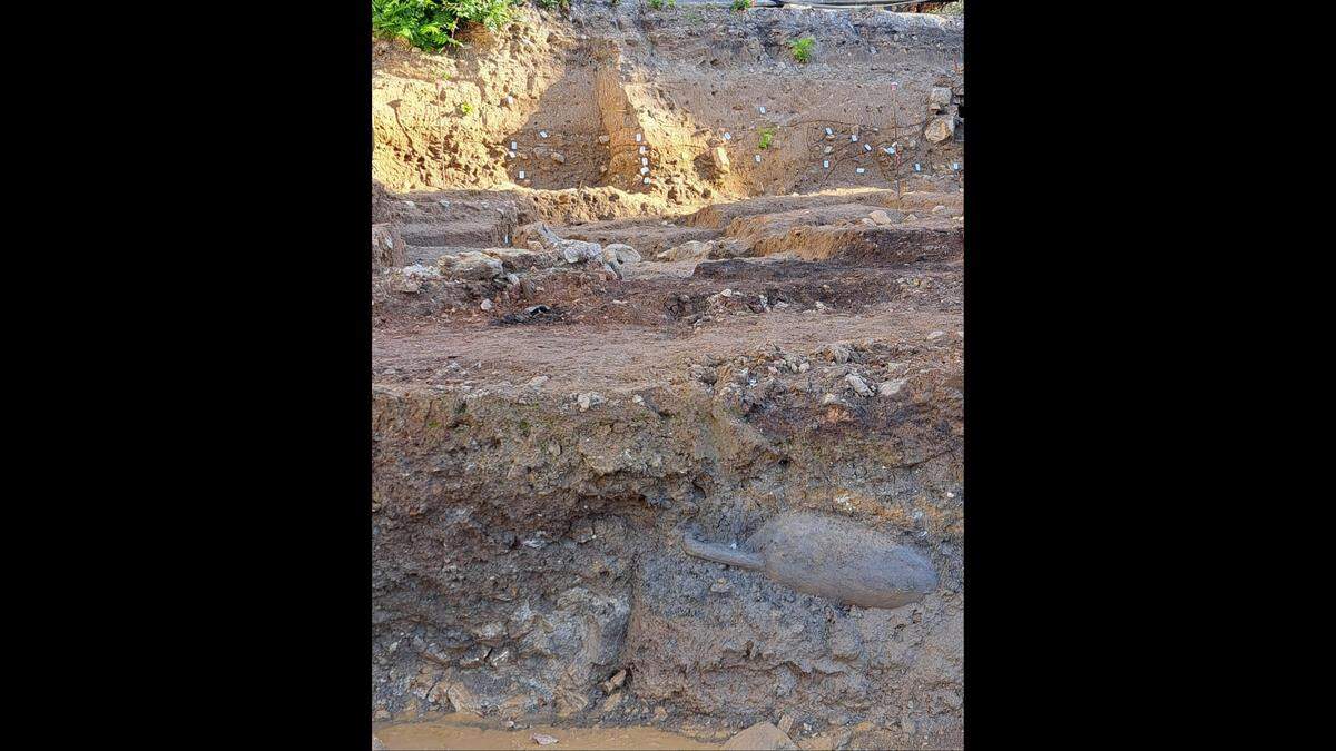 Archaeologists said some of the buildings had crawl spaces created by horizontal jugs.