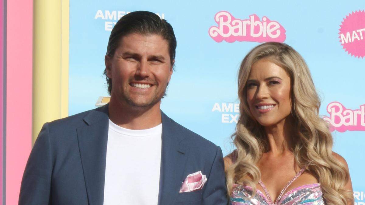 Josh Hall shared his first photo online since filing for divorce.