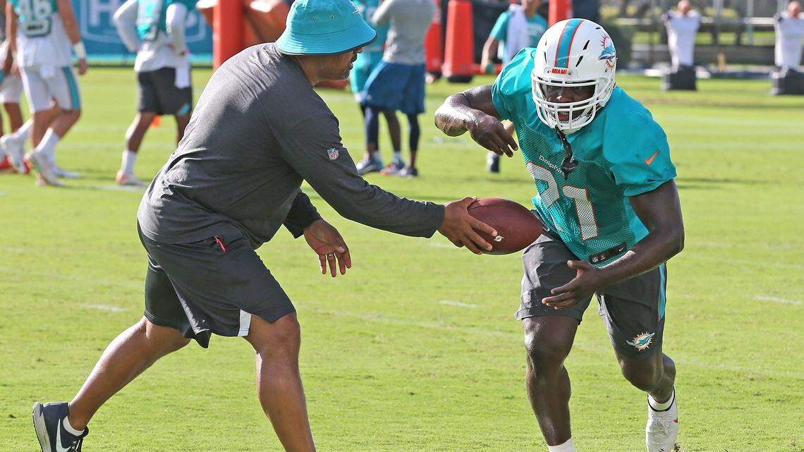 Miami Dolphins receiver running back Frank Gore during a drill at training camp at the Miami Dolphins facility in Davie, Florida, August 6, 2018. 