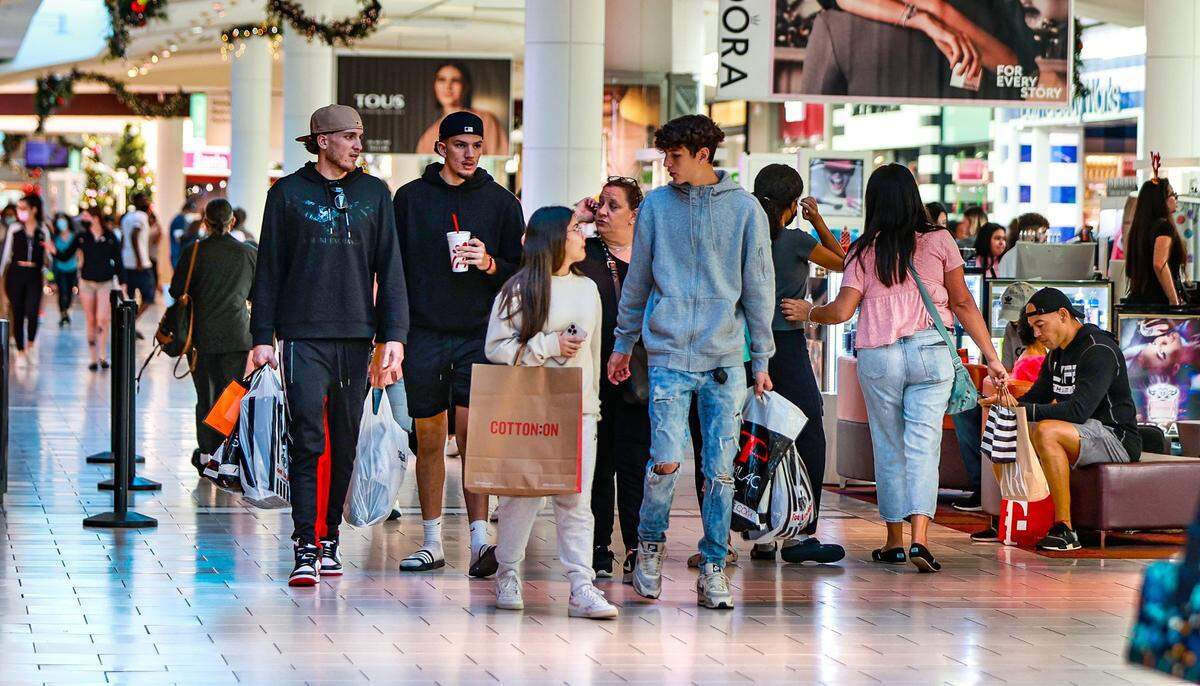 This won’t be happening at Dadeland Mall on Thanksgiving Day. Friday will be another matter.