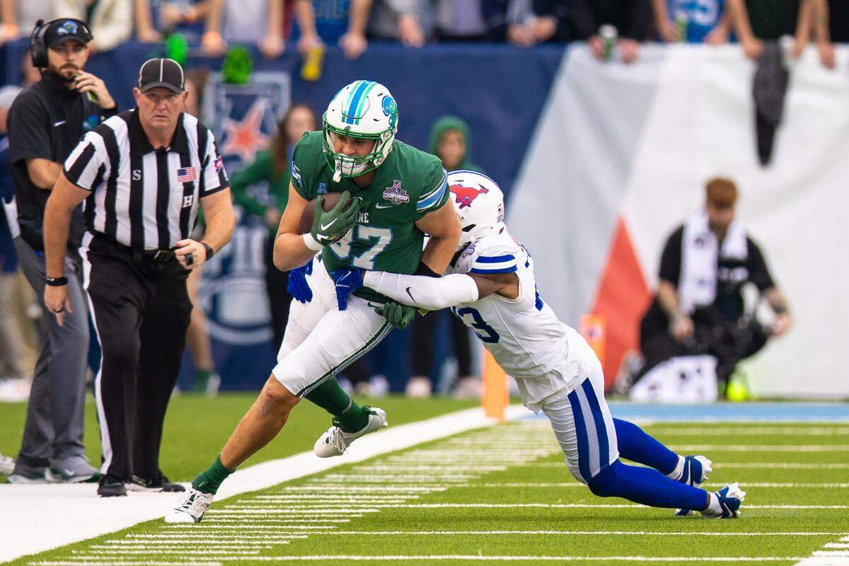 Dec 2, 2023; New Orleans, LA, USA; Tulane Green Wave tight end Alex Bauman (87) runs with the ball against Southern Methodist Mustangs safety Isaiah Nwokobia (23) during the first half at Yulman Stadium.