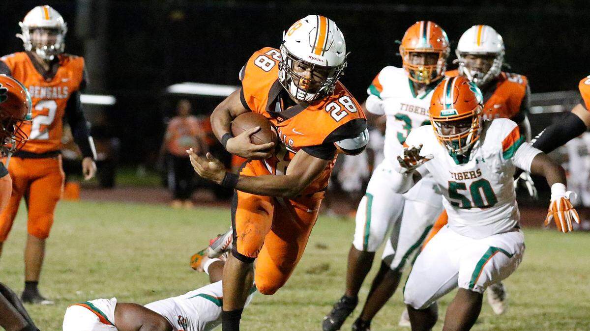 Piper Bengals running back Julien Halley (28) runs the ball against Blanche Ely Tigers during football game on Friday, September 20, 2024 at Piper HS in Sunrise. Andrew Uloza / for Miami Herald