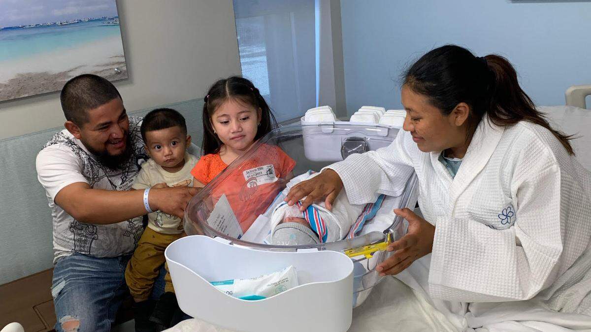 Ingrid Gonzalez, 24, and Roibyn Diaz, introduce their children to their new brother, Nelson, who was born at 12:01 a.m. on Jan. 1, 2023.