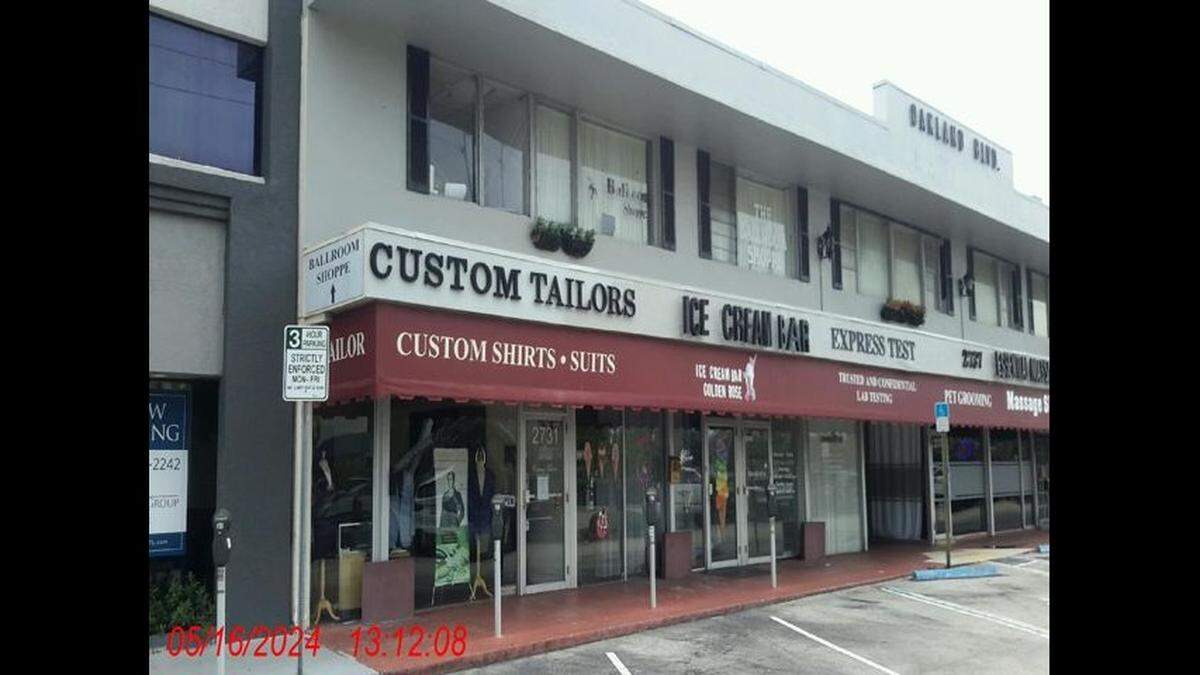 The second place from the left is the Golden Rose Ice Cream Bar, 2733 E. Oakland Park Blvd., Fort Lauderdale.