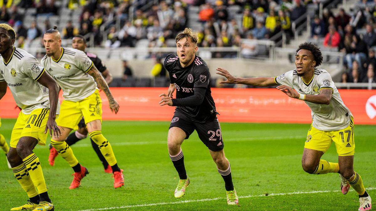 Inter Miami forward Indiana Vassilev (29) chases the ball between two Columbus Crew defenders as Miami lost 4-0 on the road, its sixth loss in a row.