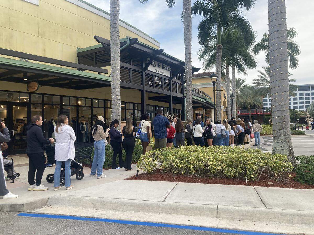 Shoppers line up in front of a store at Sawgrass Mills mall in Sunrise on Friday, Nov.. 28, 2025.
