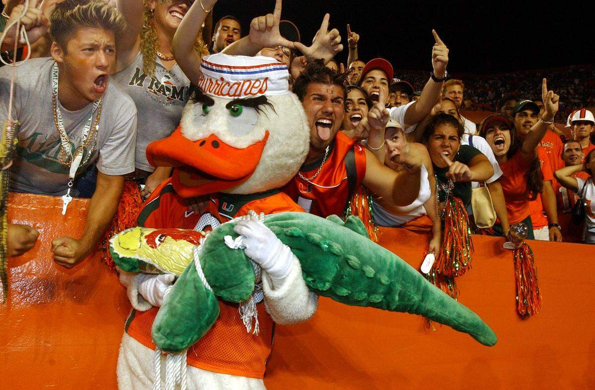 Sebastian the Ibis holding the Gators on Sept. 7, 2002.