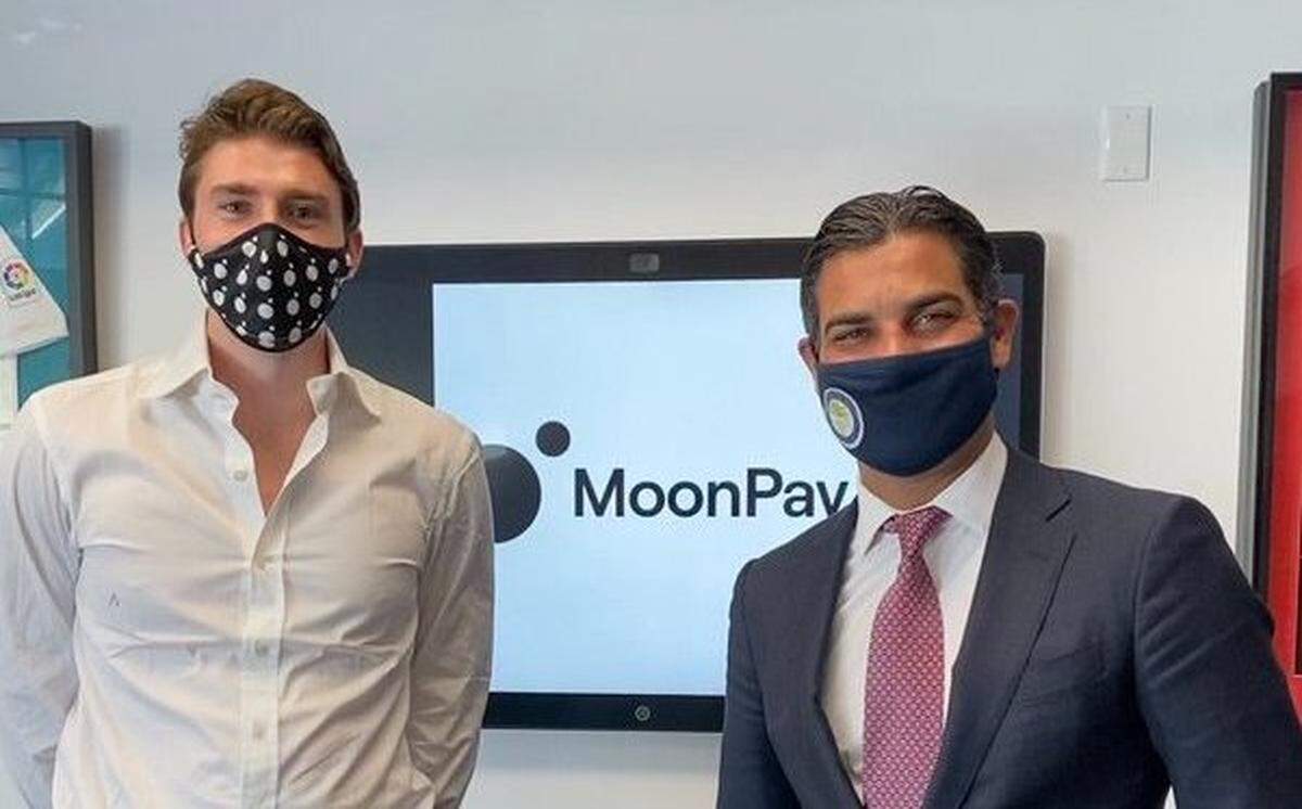 Photo tweeted by MoonPay CEO Ivan Soto-Wright (left) after a Cafecito talk with Miami Mayor Francis Suarez (right) in February 2021.