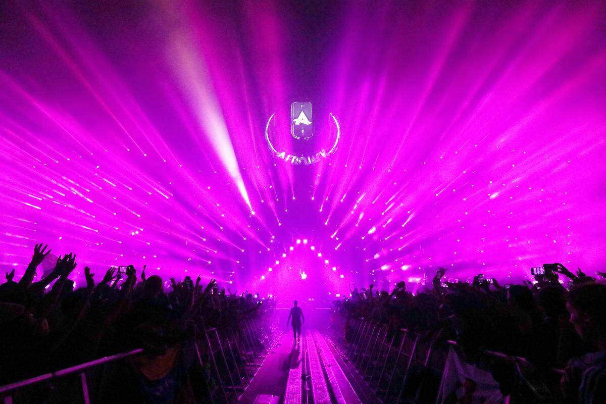 Afrojack’s set was a blaze of light on the final day of Ultra in 2019.