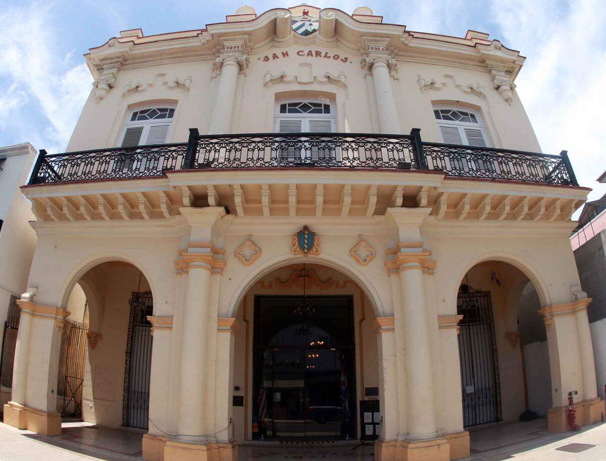El actual edificio del Instituto San Carlos en la calle Duval de Key West fue inaugurado el 10 de octubre de 1924. Este fin de semana se celebran dos conciertos a beneficio del Instituto, en Coral Gables y en Cayo Hueso.