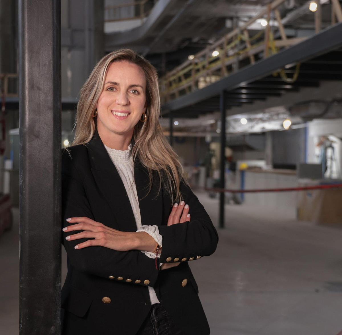 "Nuestra misión es conectar con nuestros inversionistas y hacer que se identifiquen con el impacto de los proyectos", dijo Andrea Petersen, presidenta general de School of Whales. Petersen es fotografiada dentro de Julia and Henry's en downtown Miami el jueves 16 de diciembre de 2021.