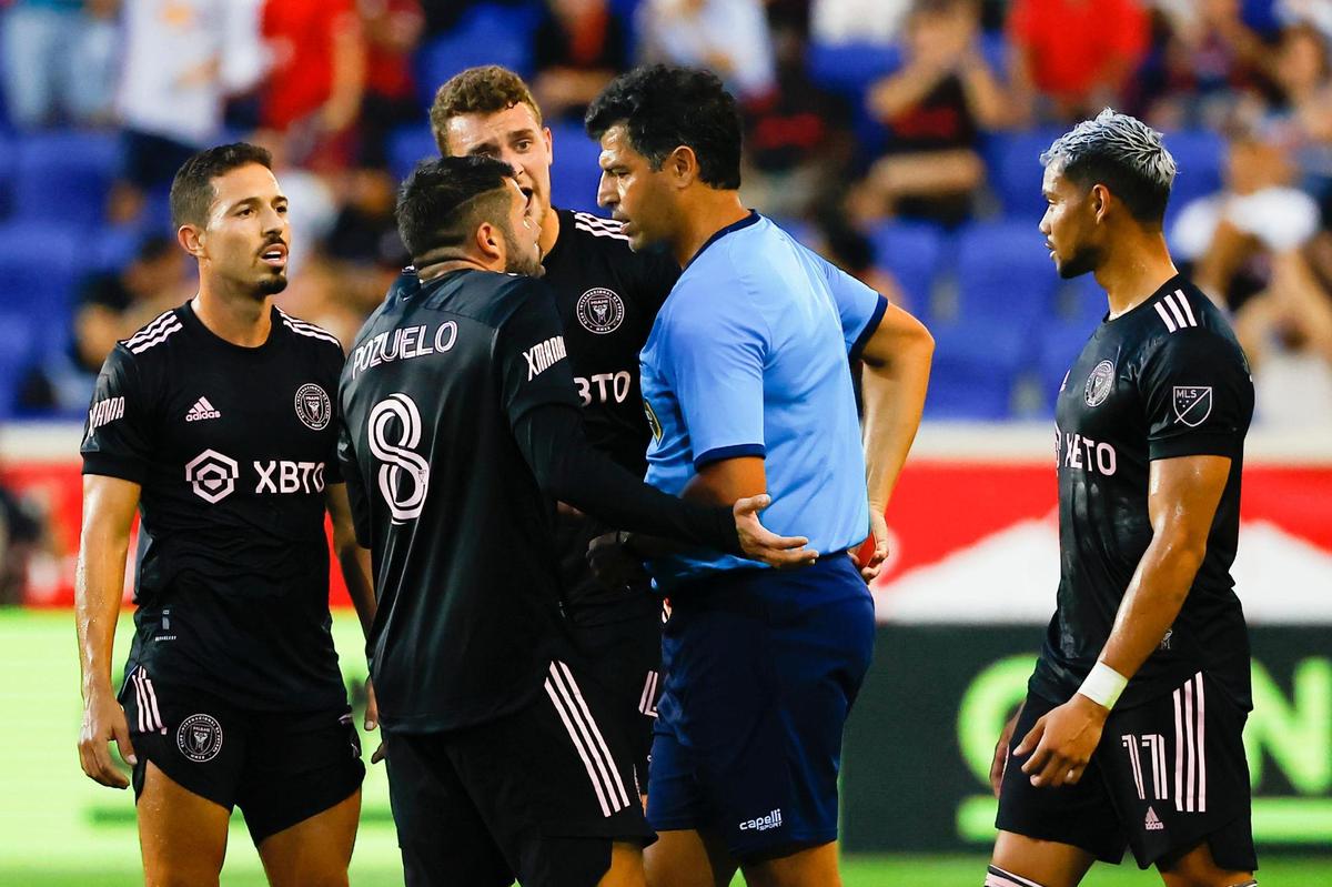 HARRISON, NJ - AUGUST 27: Inter Miami midfielder Alejandro Pozuelo (8) is issued a red card by referee Armando Villarreal during the first half of the Major League Soccer game between the New York Red Bulls and Inter Miami on August 27, 2022 at Red Bull Arena in Harrison, New Jersey. (Photo by Rich Graessle/Icon Sportswire) (Icon Sportswire via AP Images)