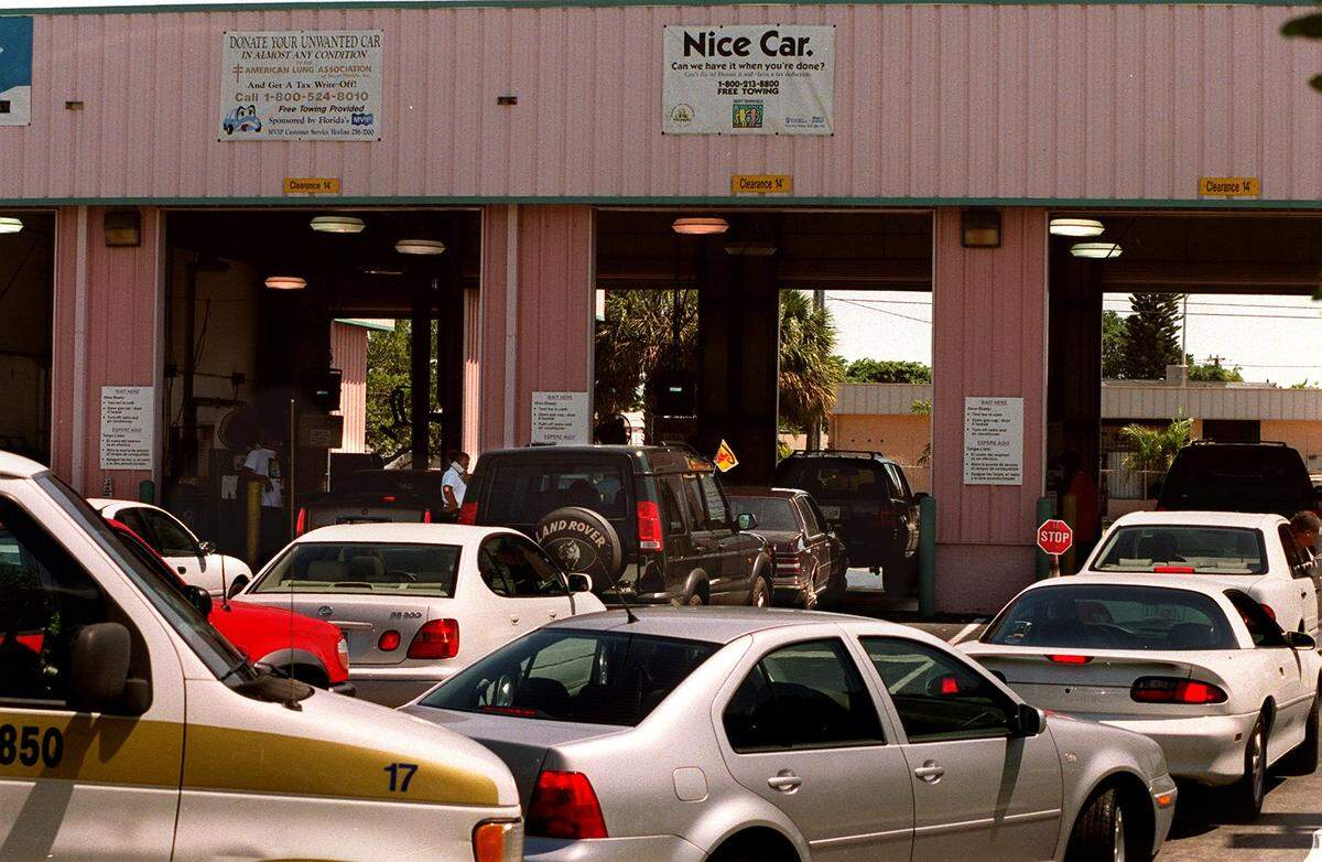 .A car emimisions inspection station at West Dixie Highway and 144th Street in North Miami.