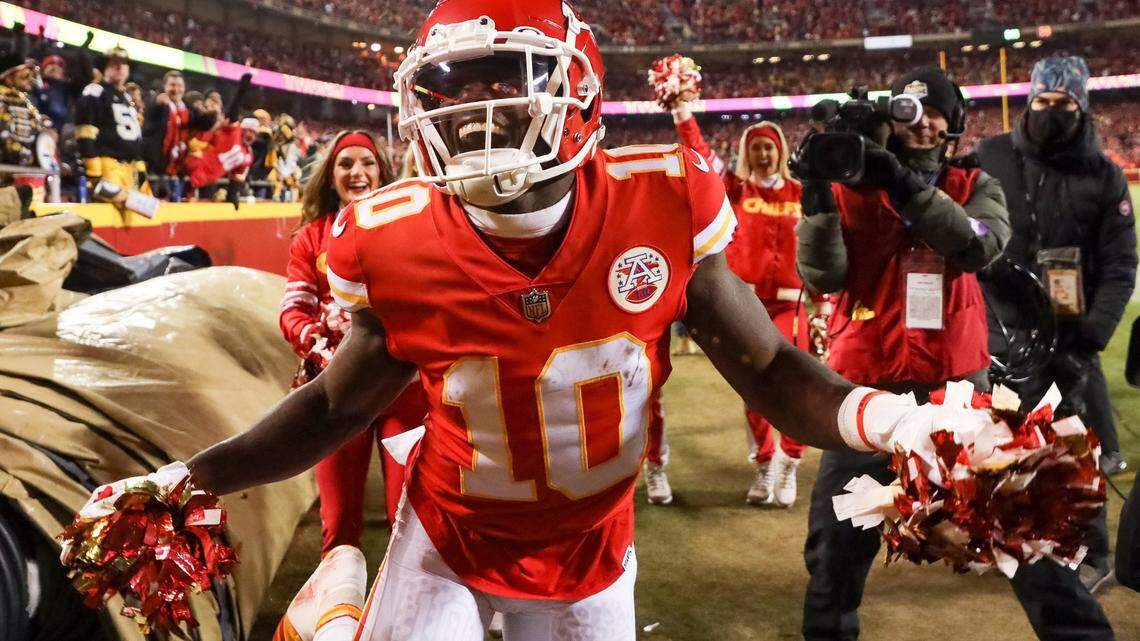 Poll: How would you grade Dolphins offseason after signing Armstead, trading for Hill?