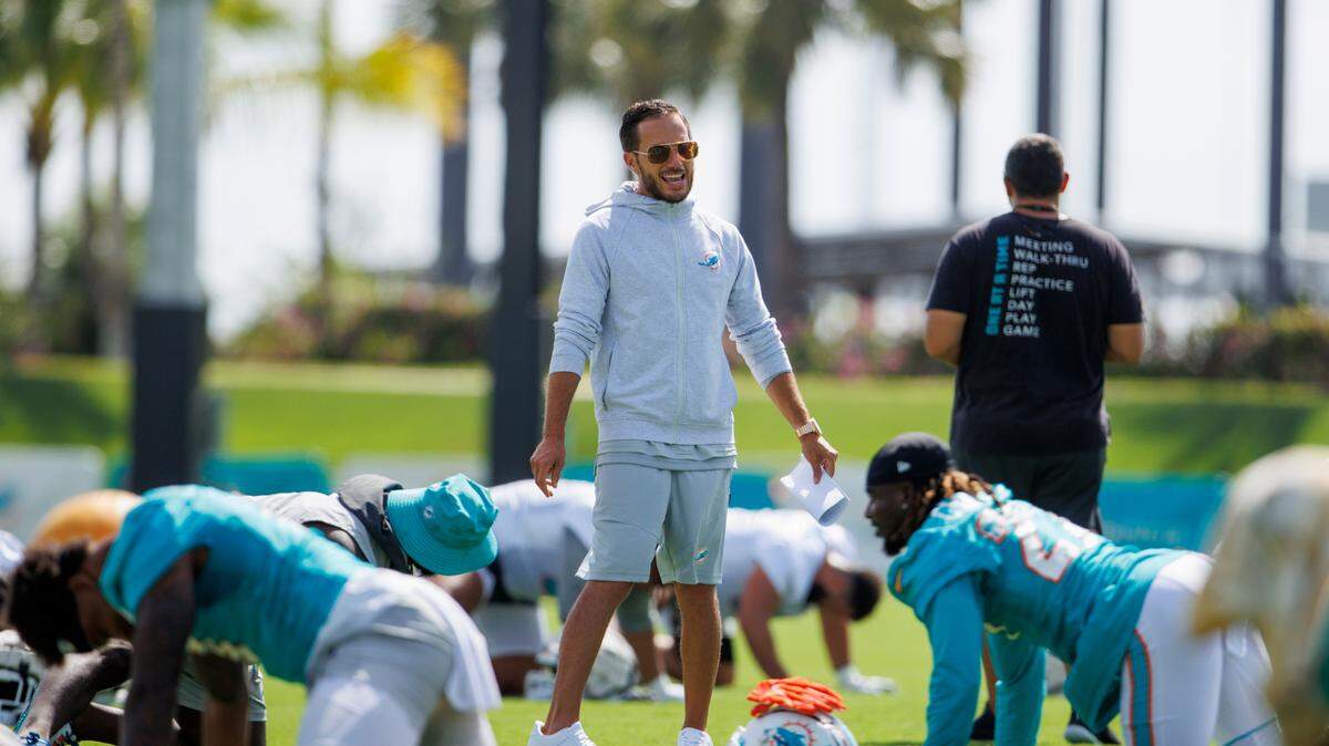 Miami Dolphins head coach Mike McDaniel talks to his players during NFL football training camp at Baptist Health Training Complex in Hard Rock Stadium on Thursday, July 28, 2022 in Miami Gardens, Florida.