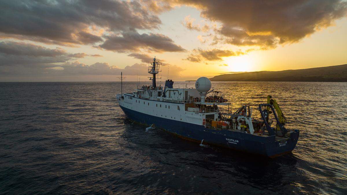 Using an underwater robot launched from the research vessel Nautilus, an underwater volcano in American Samoa was explored.