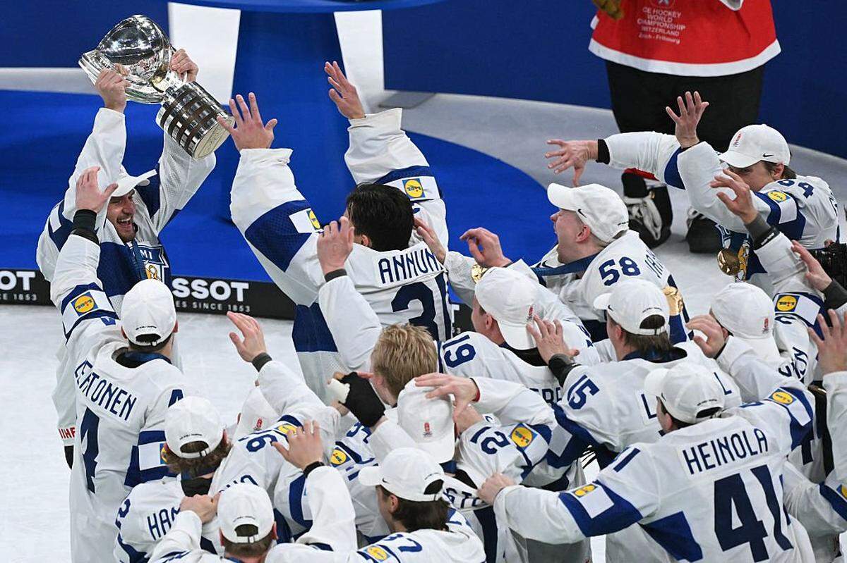Finland's captain #16 Aleksander Barkov holds the trophy as he celebrates with his teammates after Finland won the IIHF Ice Hockey Men's World Championship final match between Switzerland and Finland at the Swiss Life Arena in Zurich on May 31, 2026. (Photo by SEBASTIEN BOZON / AFP via Getty Images)