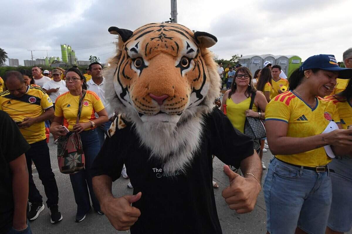 A supporter of Colombia's presidential candidate for the Defensores de la Patria movement Abelardo de la Espriella gives a thumbs up as he celebrates the results of the presidential runoff election at the Ventana al Mundo monument in Barranquilla, Colombia, on June 21, 2026. A flamboyant US-backed lawyer who has never held public office narrowly won Colombia's presidential runoff on June 21, swinging the country hard to the right on a promise to wage war against drug-running guerrilla groups. With more than 99 percent of polling centers reporting, Abelardo de la Espriella had 49.67 percent of the vote, an unassailable lead over his rival, left-wing Senator Ivan Cepeda who trailed at 48.69 percent, according to official results. (Photo by Jaime SALDARRIAGA / AFP via Getty Images)