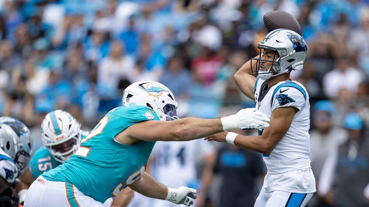 Dolphins dominated at the line on both sides of the ball | Miami Herald