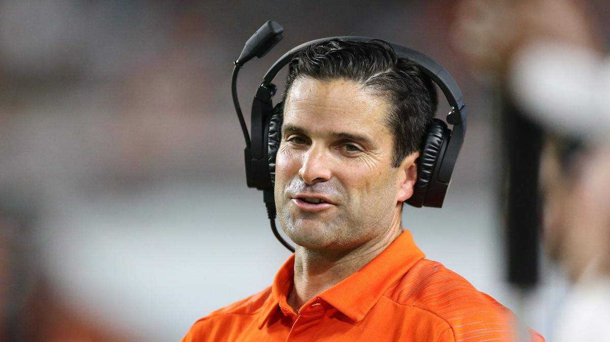 University of Miami defensive coordinator Manny Diaz, who just left UM to become the Temple head coach, has been hired to replace Mark Richt as the new Hurricanes head coach.