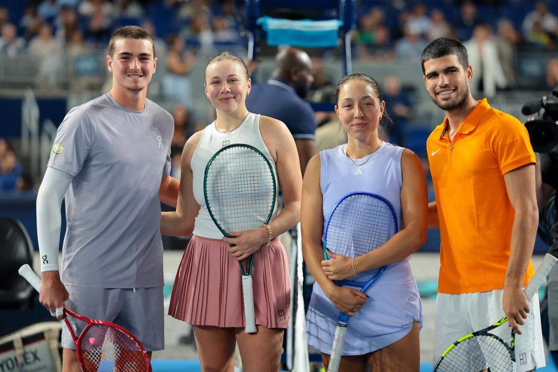 from left: João Fonseca and Amanda Anisimova pose for a photo with Jessica Pegula and Carlos Alcaraz before their mixed doubles exhibition match at the Miami Invitational on Monday, Dec. 8, 2025, at loanDepot Park in Miami, Fla.