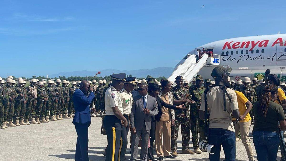The first contingent of specialized police officers from Kenya arrived in Haiti on Tuesday, June 25, 2024. They are among 1,000 police officers that will lead a Multinational Security Support mission to help Haiti police combat criminal gangs.
