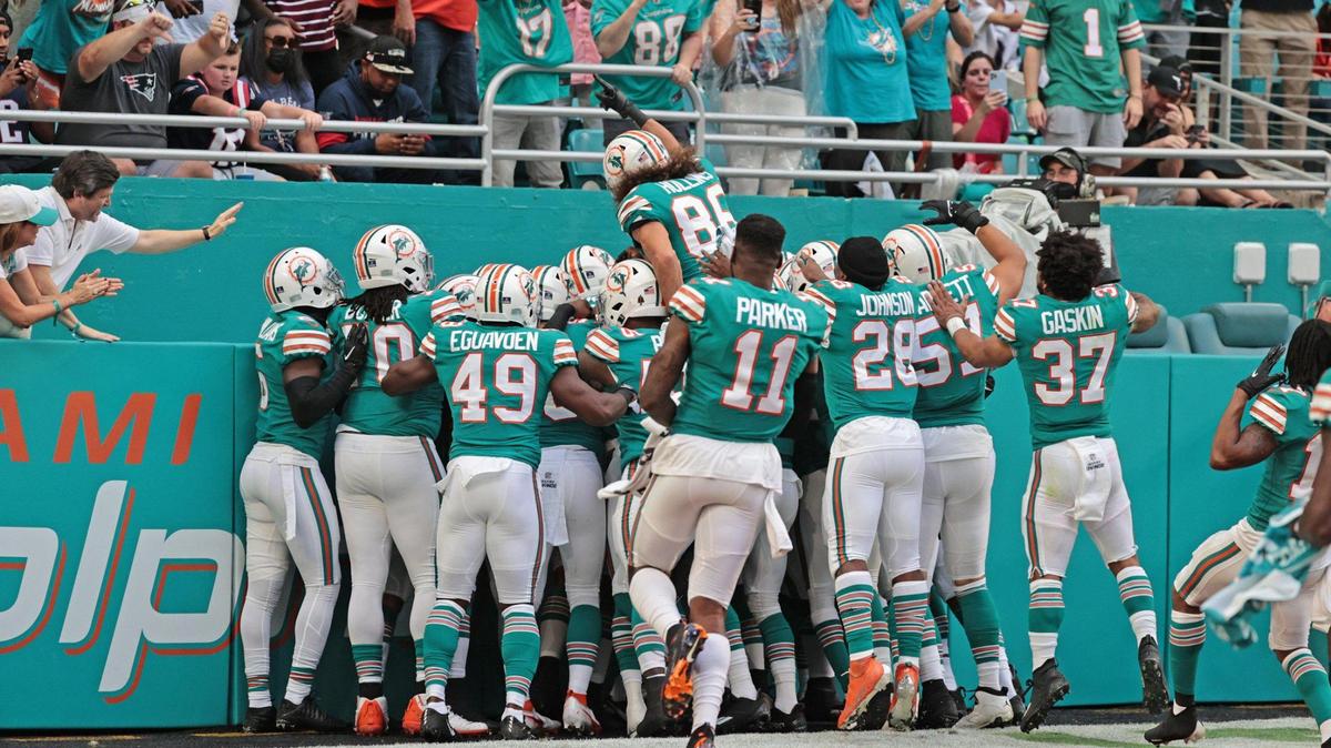 Miami Dolphins clear the bench after Miami Dolphins cornerback Xavien Howard’s (25) pick six in the first quarter against the New England Patriots at Hard Rock Stadium in Miami Gardens on Sunday, January 9, 2022.