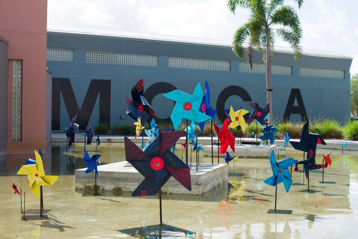 La plaza del Museum of Contemporary Art North Miami.