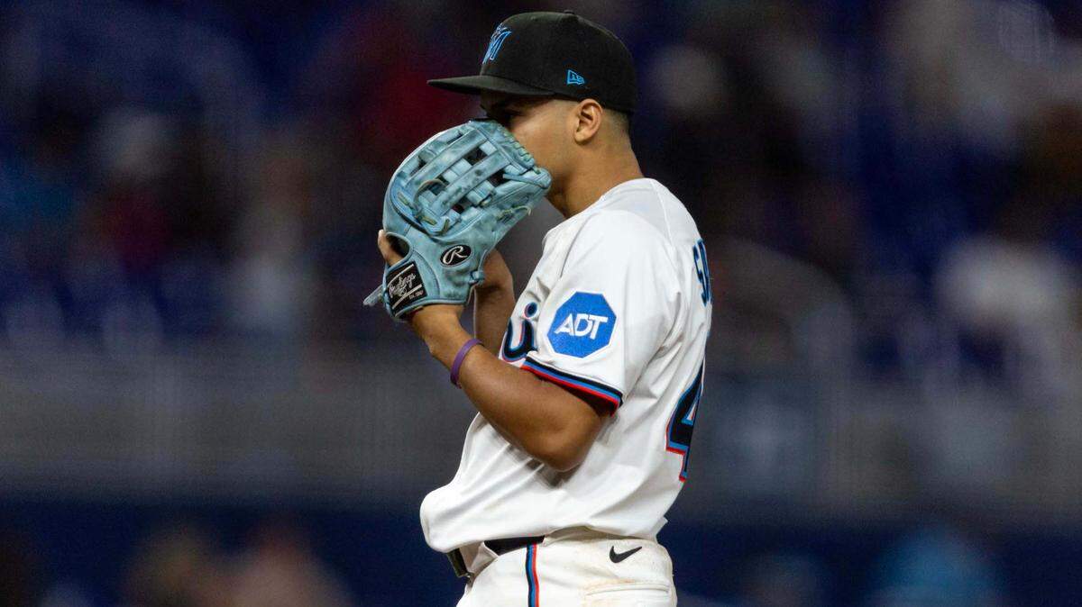 Miami Marlins second base Javier Sanoja (46) prepares to throw a pitch during the ninth inning of an MLB game against the Chicago Cubs at loanDepot park on Tuesday, May 20, 2025, in Miami, Fla.