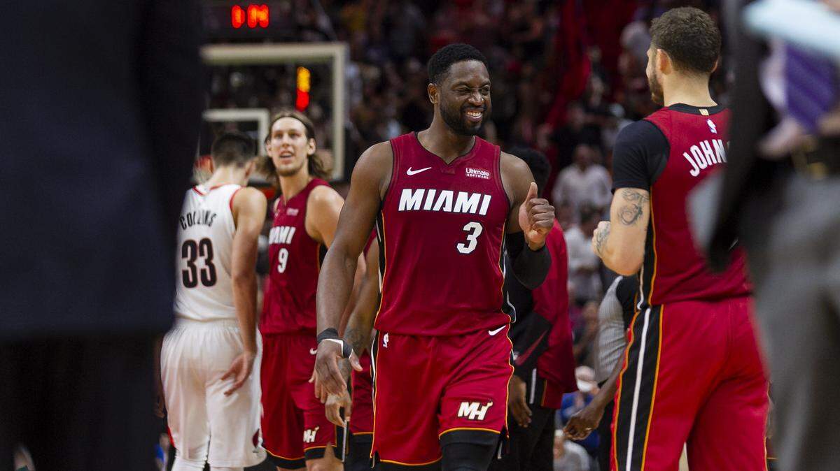 Dwyane Wade, del Heat(3), celebra una jugada en el triunfo de este sábado ante los Trail Blazers en el American Airlines Arena.