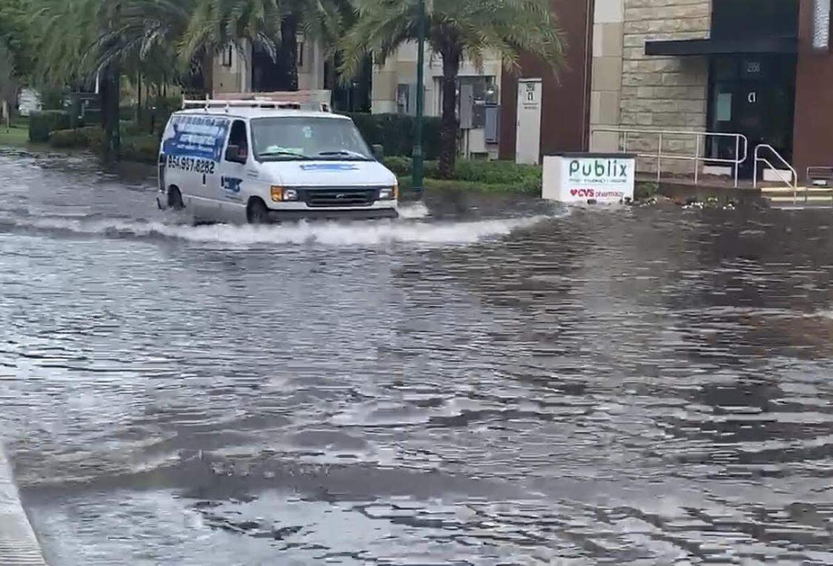 Across from Aventura Mall, drivers waded through several inches of water as they tried to navigate small lakes that had formed in a Publix parking lot and the nearby intersection of Northeast 29th Place and 199th Street.