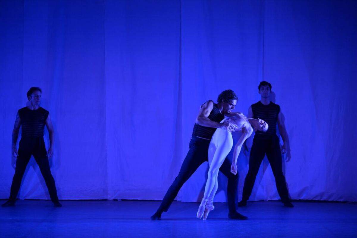 Emily Bromberg with Alex Sokolov, Ariel Morill and Maikel Hernandez in DDTM’s “Phases.”