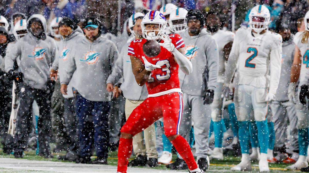 Buffalo Bills wide receiver Gabe Davis (13) catches a pass during fourth quarter of an NFL football game against the Miami Dolphins at Highmark Stadium on Saturday, December 17, 2022 in Orchard Park, New York.