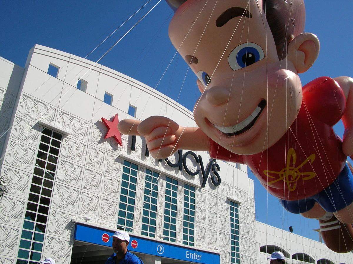 Jimmy Neutron flies above the crowds during the Dadeland Mall Macy’s inauguration parade in 2005.