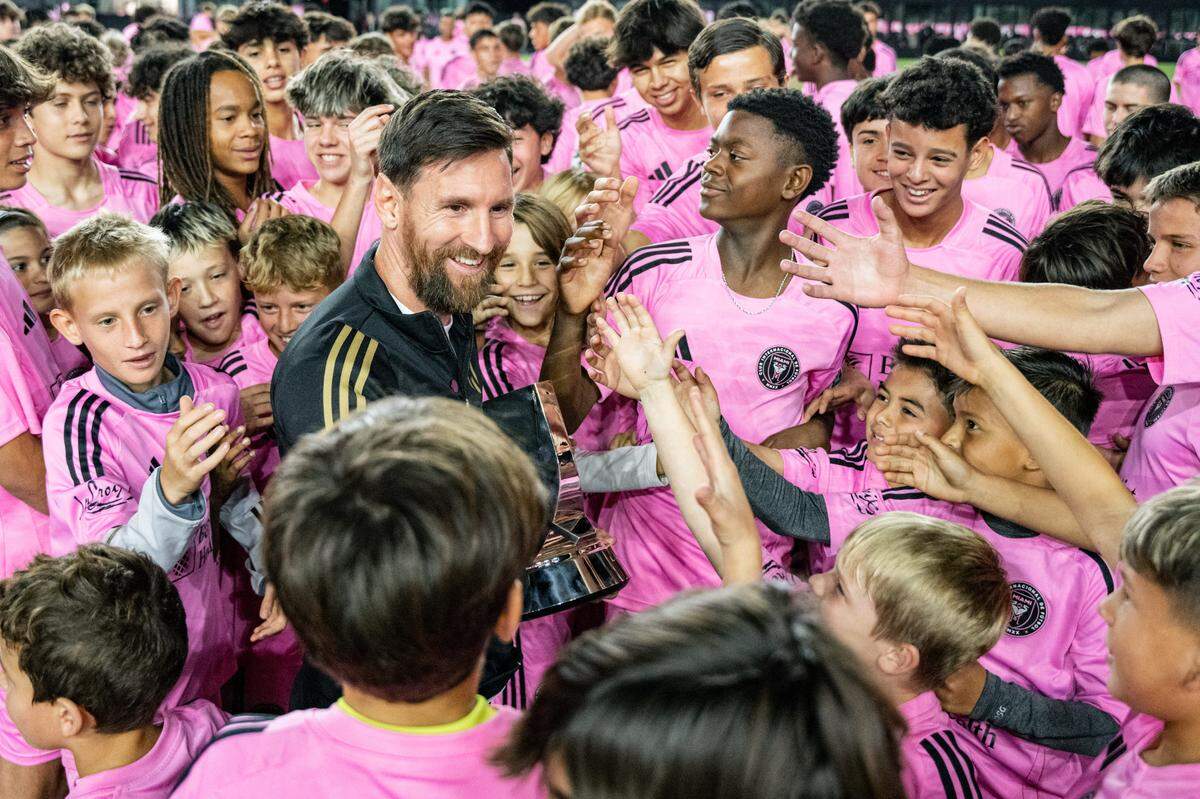 Lionel Messi received the 2024 MLS MVP award in a ceremony at Chase Stadium with 250 Inter Miami Academy players. The league announced the award Dec. 6, 2024.