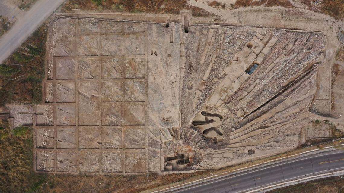 Archaeologists in Xinjiang excavated an ancient tomb and unearthed wooden wheels, carriage pieces and first-of-its-kind skates, photos show.