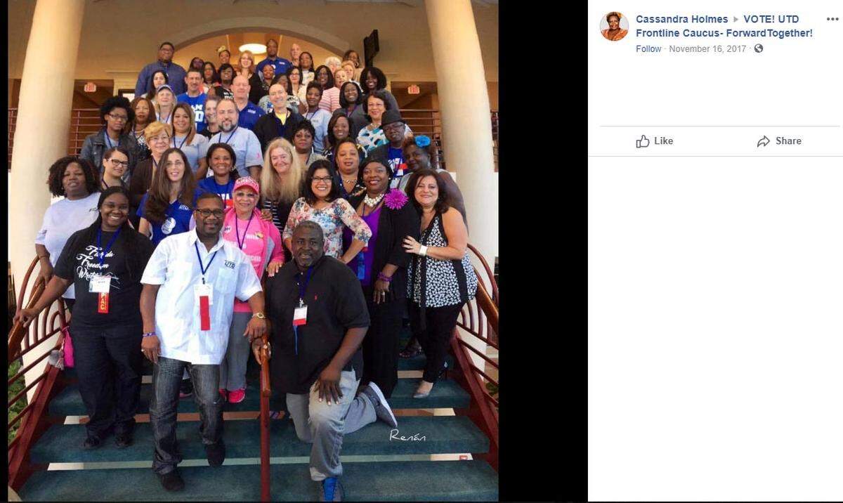 El ex maestro de educación física de la escuela intermedia Brownsville, Wendell Nibbs, al frente y al centro de negro, posa con los líderes de United Teachers of Dade en una foto publicada en Facebook, el 16 de noviembre de 2017. Fue arrestado por cargos de agresión sexual a dos estudiantes dos semanas después.
