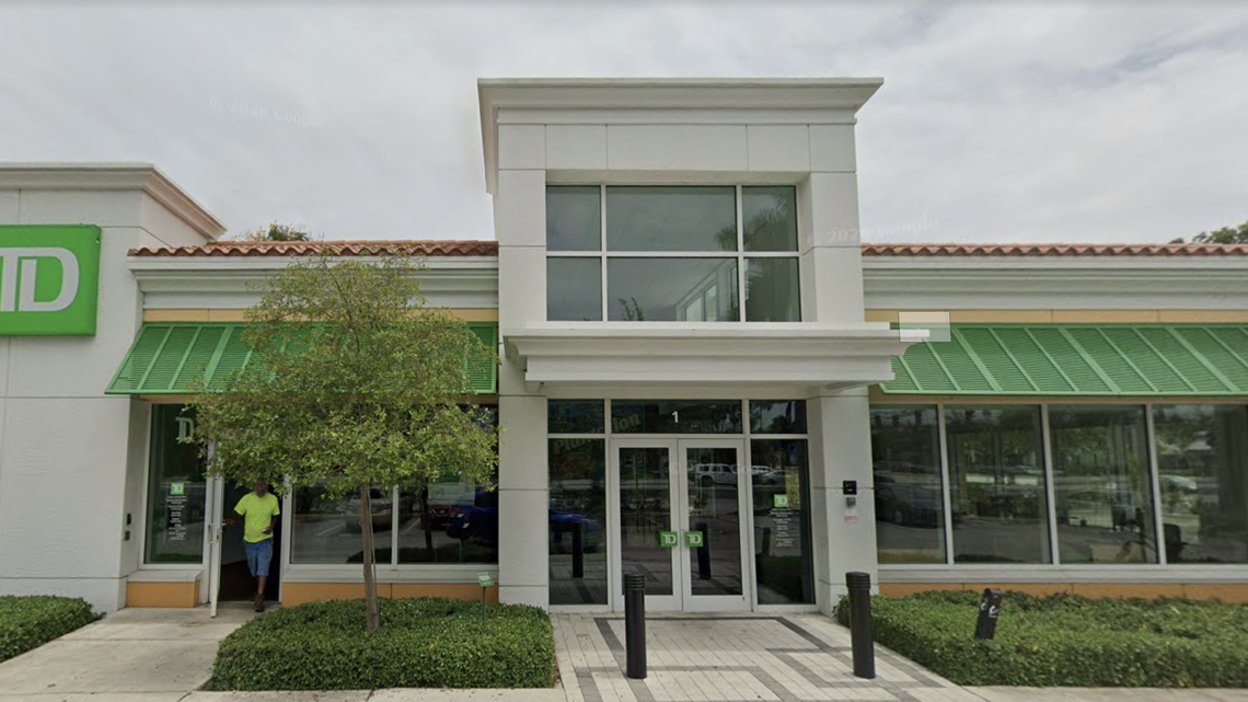 Police chase driver accused of robbing a Broward bank. Then he crashed