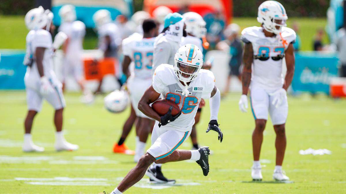 Miami Dolphins wide receiver Braylon Sanders (86) runs with the football during NFL football training camp at Baptist Health Training Complex in Hard Rock Stadium on Tuesday, August 2, 2022 in Miami Gardens, Florida.
