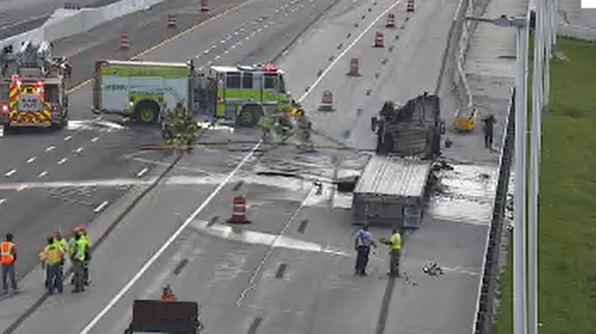 A truck caught on fire in the southbound lanes of Florida’s Turnpike in Doral, closing the road at Exit 29 near Northwest 41st Street.