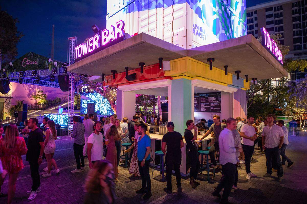 Eat, drink and listen to live music at The Oasis.