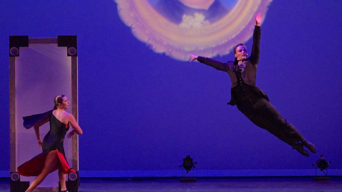 Julai Harris, Matthew Huefner in ‘Dorian’s Reflection.’