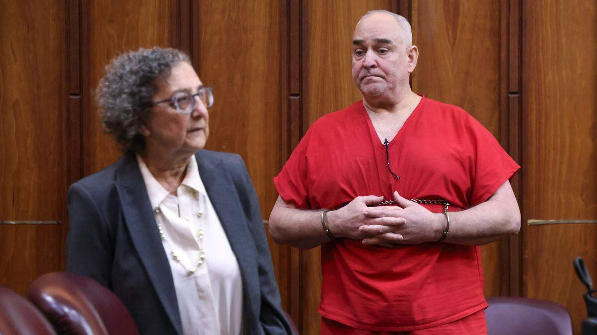 Attorney Joyce Brenner, left, appears next to her client, Rafael Andres, right, at his sentencing hearing on Monday, April 6, 2026 in Courtroom 4-5 with Miami-Dade Circuit Court Judge Zachary James presiding at the Richard E. Gerstein Justice Building in Miami, Florida. A jury voted to send Andres to Florida's Death Row for the 2005 murder of La Carreta waitress Yvette Fariñas, although the judge will have the final say. Attorney Joyce Brenner, left, appears in court with Rafael Andres (right) to make final arguments in the hope of sparing the convicted killer’s life after a jury in November recommended that Andres, who brutally beat, stabbed and strangled La Carreta waitress Yvette Fariñas in 2005, be executed in a 9-3 vote. Miami-Dade Circuit Court Judge Zachary James will have the final say – and will formally sentence Andres to the death penalty or life in prison. Andres was originally sent to Florida’s Death Row but was granted a new sentencing trial due to constitutional issues surrounding the state’s death penalty.