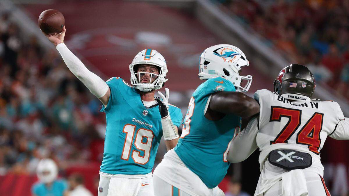 Miami Dolphins quarterback Skylar Thompson (19) throws a touchdown pass to tight end Hayden Rucci (49) in the second quarter against the Tampa Bay Buccaneers at Raymond James Stadium in Tampa, Florida on Friday, August 23, 2024.