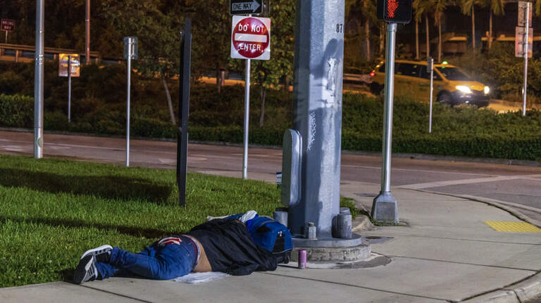 No warning, no time to pack? Miami could make it easier to arrest the homeless