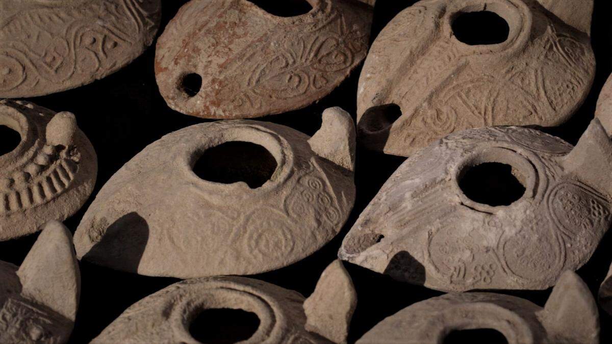 Clay lamps found in the courtyard.
