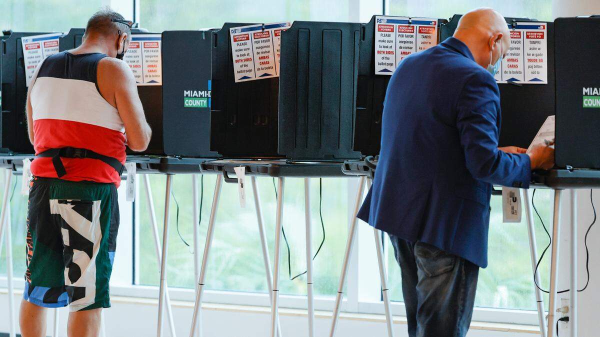 Voters casting their vote during the Miami General Municipal and Special Elections in Miami-Dade County at the Jose Marti Gym on Tuesday, Nov. 2, 2021.