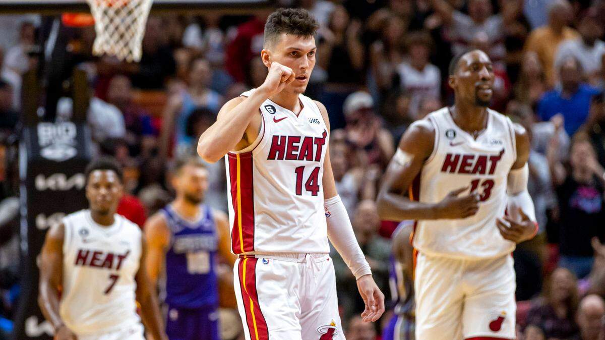 El escolta del Miami Heat, Tyler Herro (14), celebra en el juego ante los Kings de Sacramento, celebrado el 2 de noviembre de 2022 en Miami.